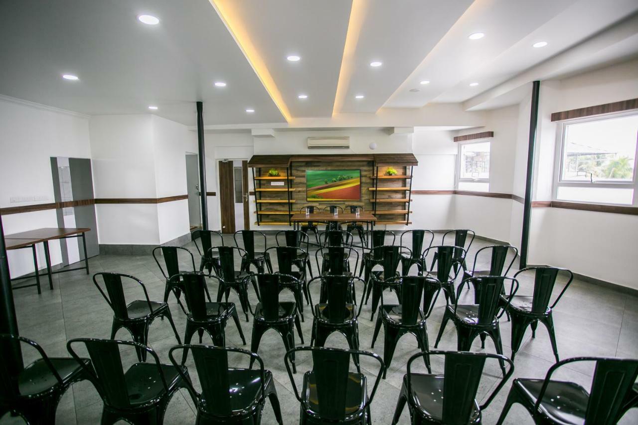 Sapphire Club Metro Hotel Kochi Luaran gambar