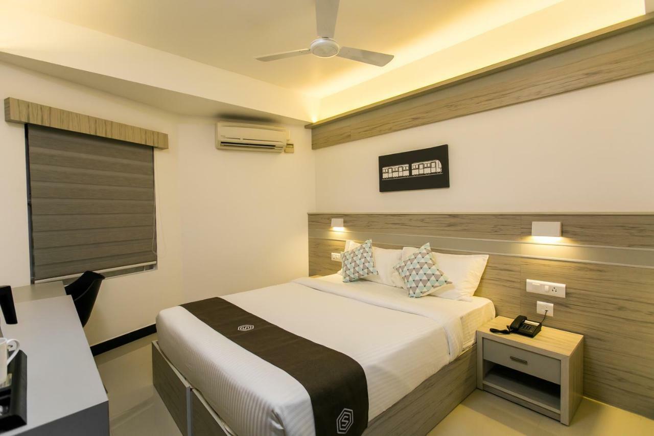 Sapphire Club Metro Hotel Kochi Luaran gambar