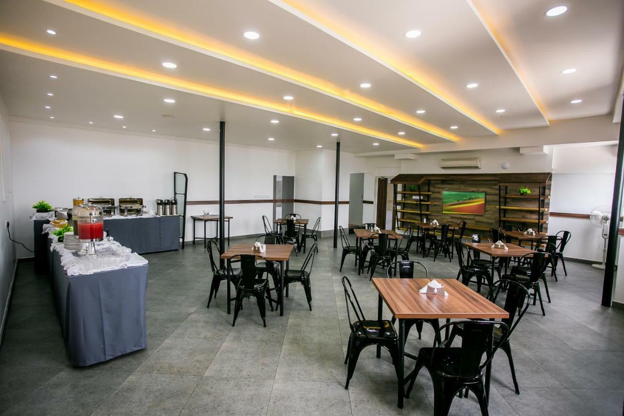Sapphire Club Metro Hotel Kochi Luaran gambar