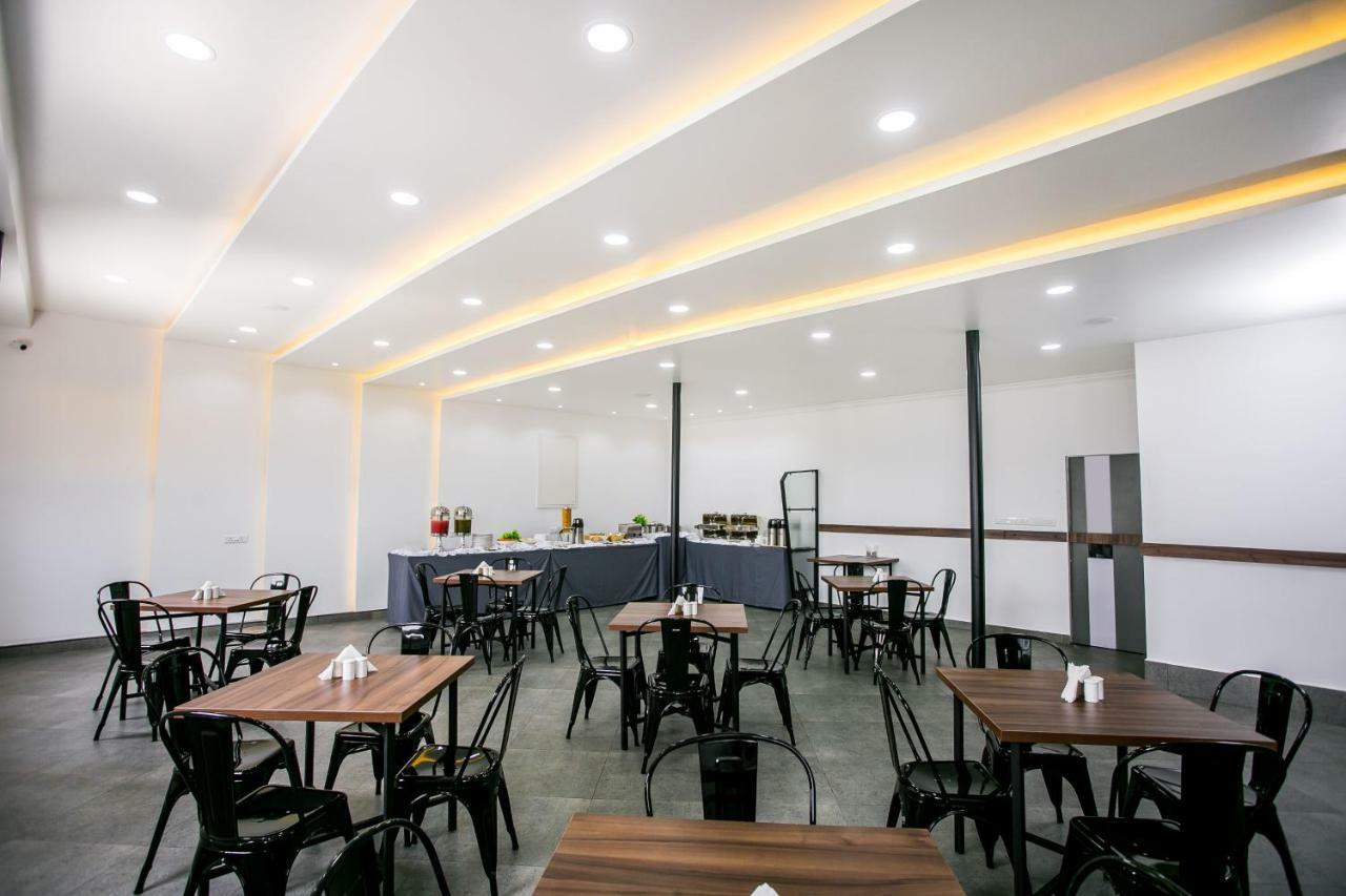 Sapphire Club Metro Hotel Kochi Luaran gambar