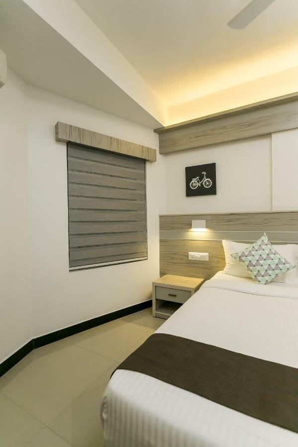 Sapphire Club Metro Hotel Kochi Luaran gambar